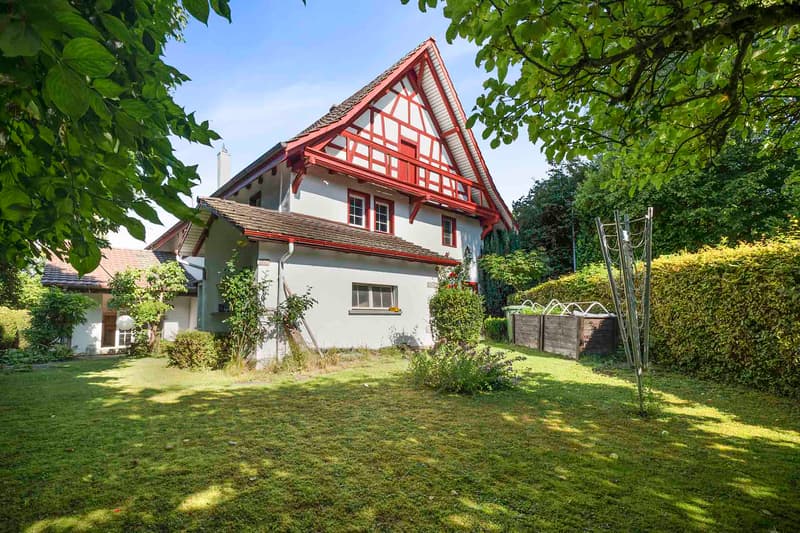 EXKLUSIVES LANDHAUS MIT GESCHICHTE – IDEAL FÜR MEHRGENERATIONSWOHNEN IN STEINMAUR (1)