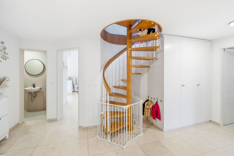 CONFORT DE VIE SUR DEUX NIVEAUX - DUPLEX DE 4.5 PIÈCES À QUELQUES MINUTES DE LA VILLE (6)