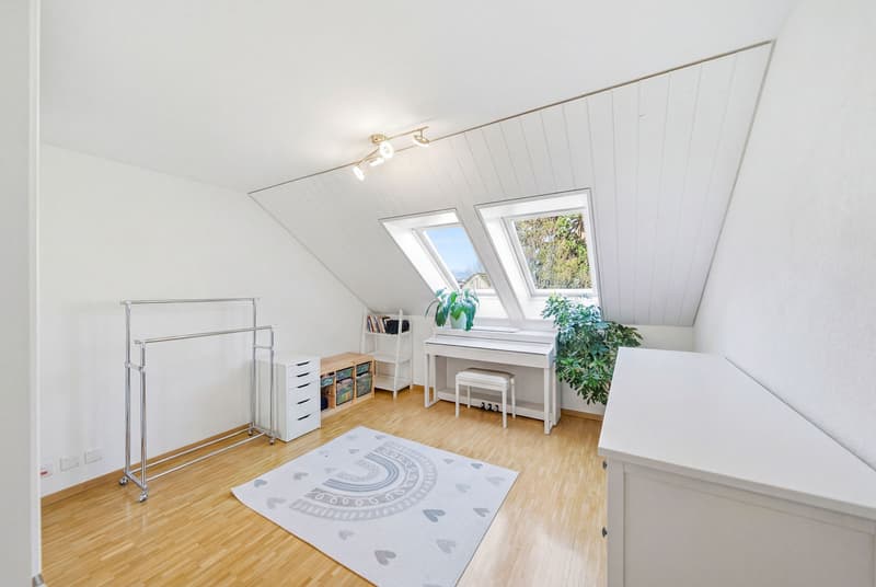 CONFORT DE VIE SUR DEUX NIVEAUX - DUPLEX DE 4.5 PIÈCES À QUELQUES MINUTES DE LA VILLE (5)