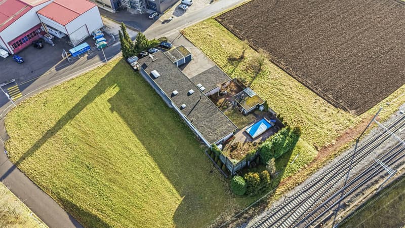 STRATEGIC PRIME LOCATION - BUNGALOW-LIKE HOUSE WITH 412 M² TOTAL FLOOR SPACE (8)