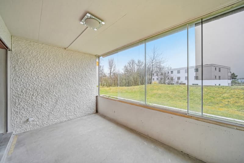 CHARMANTE 2.5-ZIMMER-WOHNUNG MIT WINTERGARTEN UND GRÜNLAGE (6)