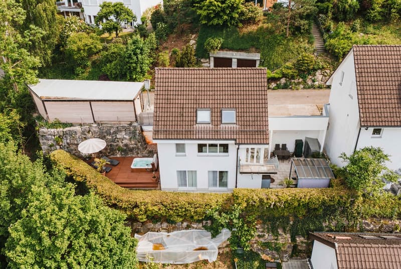 FREISTEHEND AM HANG - 5.5 ZIMMER EINFAMILIENHAUS (1)