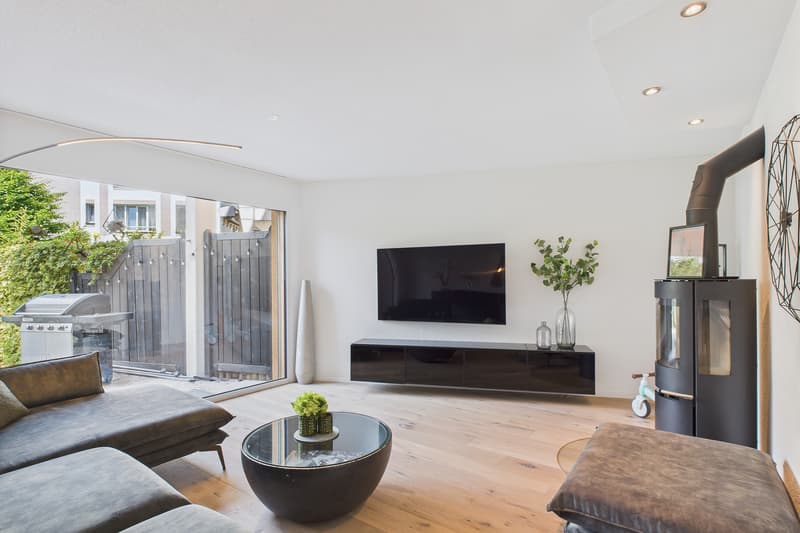 WOHNEN WIE IM HAUS: MAISONETTE MIT EIGENEM GARTEN (2)