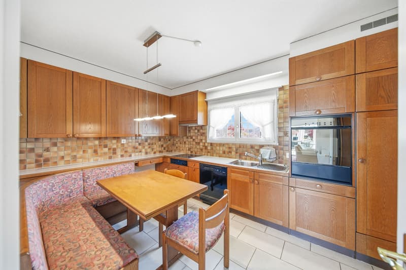 DETACHED SINGLE-FAMILY HOME WITH GARDEN OASIS (3)