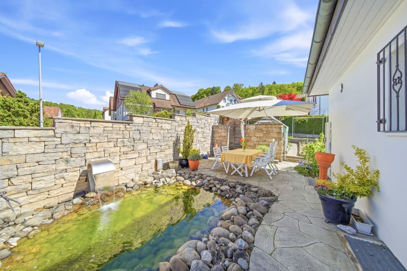 DETACHED SINGLE-FAMILY HOME WITH GARDEN OASIS (6)