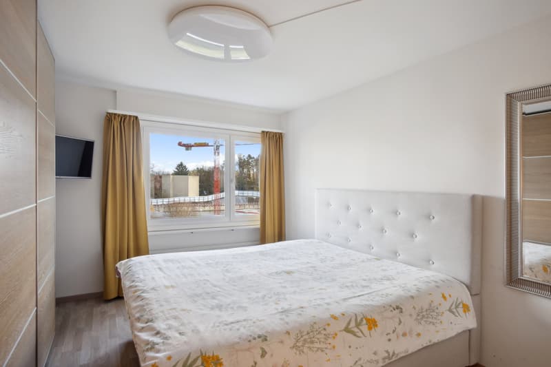 BRIGHT APARTMENT WITH GLAZED BALCONY AND GOOD CONNECTIONS (4)