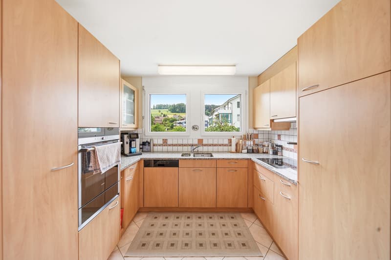 BEAU ET BON - APPARTEMENT DE 4.5 PIÈCES BIEN ENTRETENU DANS LE CENTRE (3)