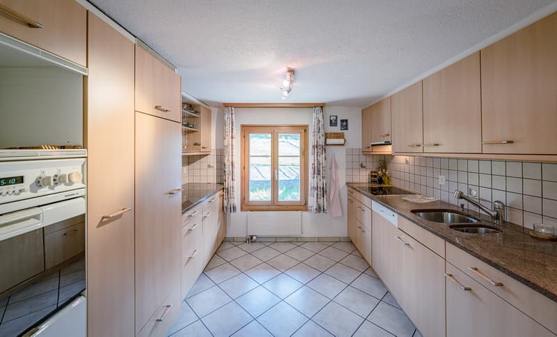 CHARMING AND AFFORDABLE - 8-ROOM HOUSE WITH A SEPARATE APARTMENT (3)