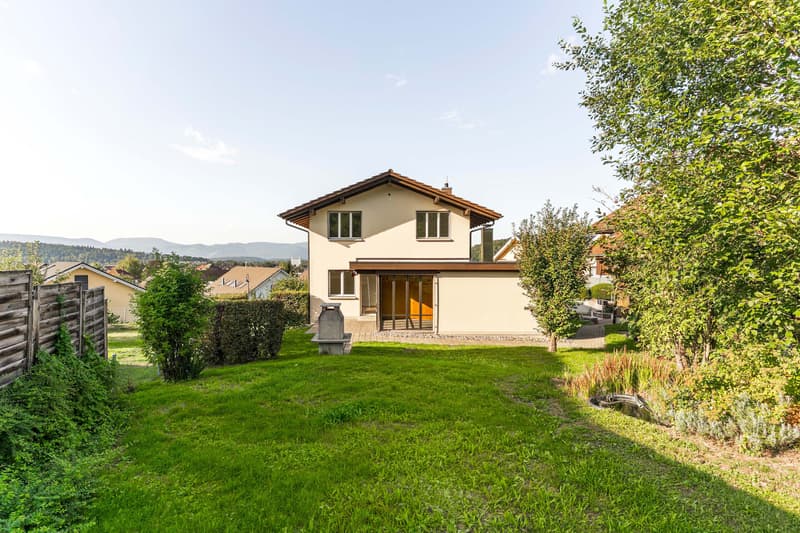 FREISTEHENDES EINFAMILIENHAUS MIT GROSSEM GARTEN UND WEITBLICK (1)