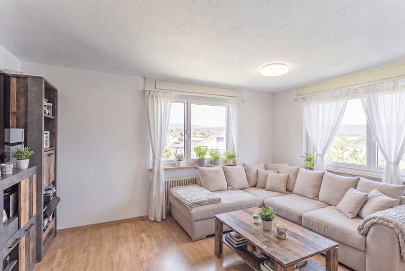 FREISTEHENDES EINFAMILIENHAUS MIT GANZ VIEL GRÜN (4)