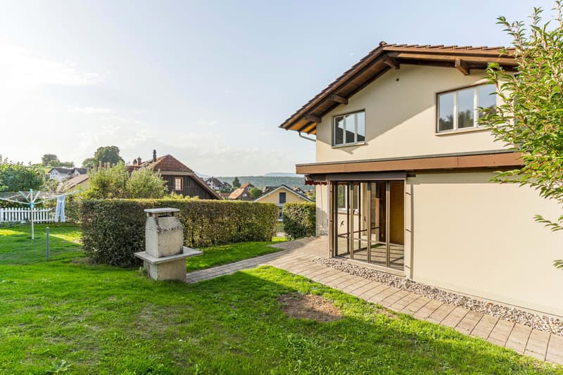 FREISTEHENDES EINFAMILIENHAUS MIT GROSSEM GARTEN UND WEITBLICK (2)