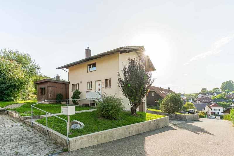 FREISTEHENDES EINFAMILIENHAUS MIT GROSSEM GARTEN UND WEITBLICK (4)