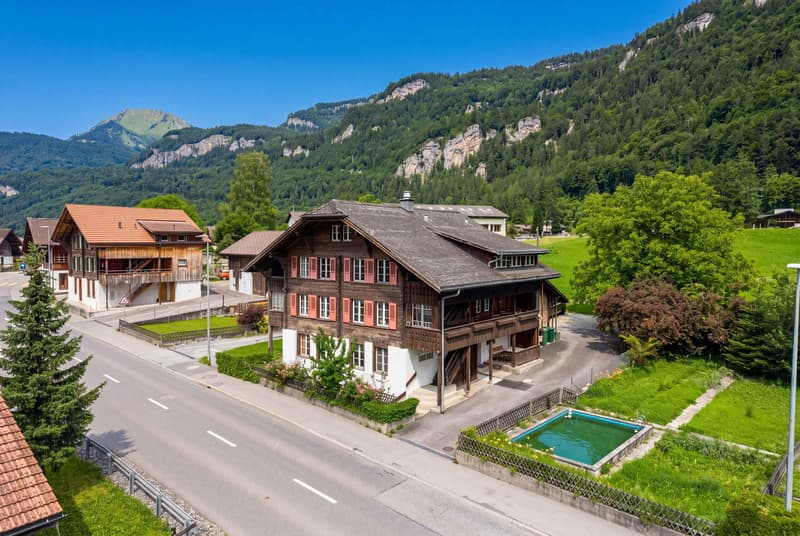 CHARMANTES NUTZUNGSWUNDER MIT POTENZIAL IM BERNER OBERLAND (1)