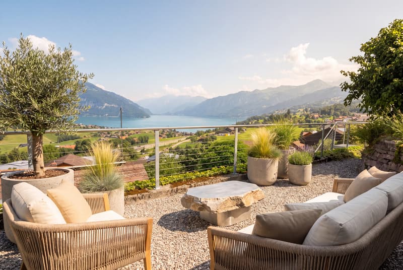 REIHENECKHAUS MIT SEE-/BERGSICHT, TERRASSE UND GARTENSITZPLATZ (1)