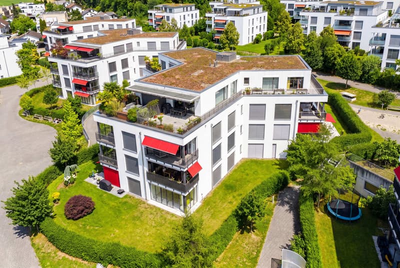 GROSSZÜGIGE 2.5 ZIMMER WOHNUNG MIT WINTERGARTEN (1)