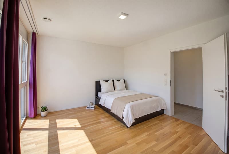 GROSSZÜGIGE 2.5 ZIMMER WOHNUNG MIT WINTERGARTEN (4)