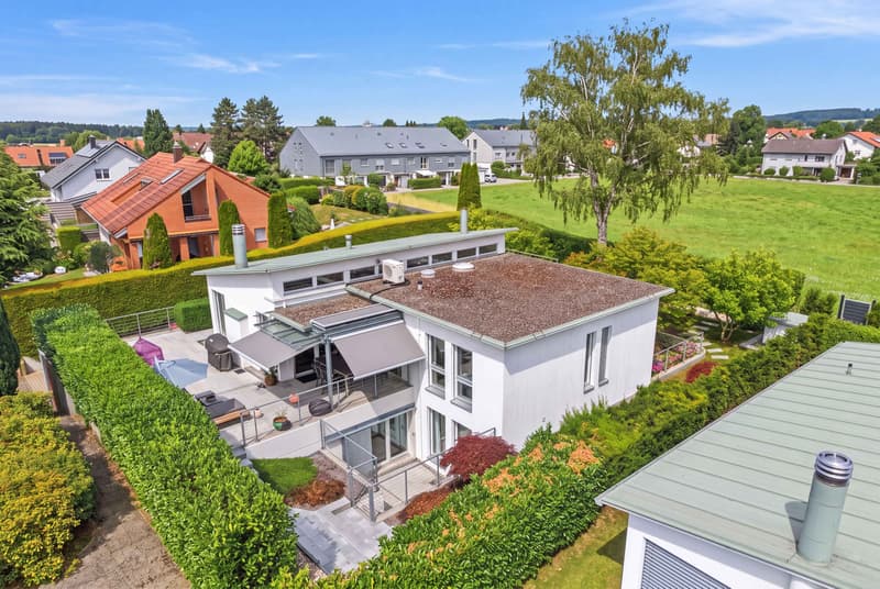 ERHOBEN MIT BLICK INS GRÜNE - GEDIEGENES 6.5 ZIMMER EINFAMILIENHAUS (7)