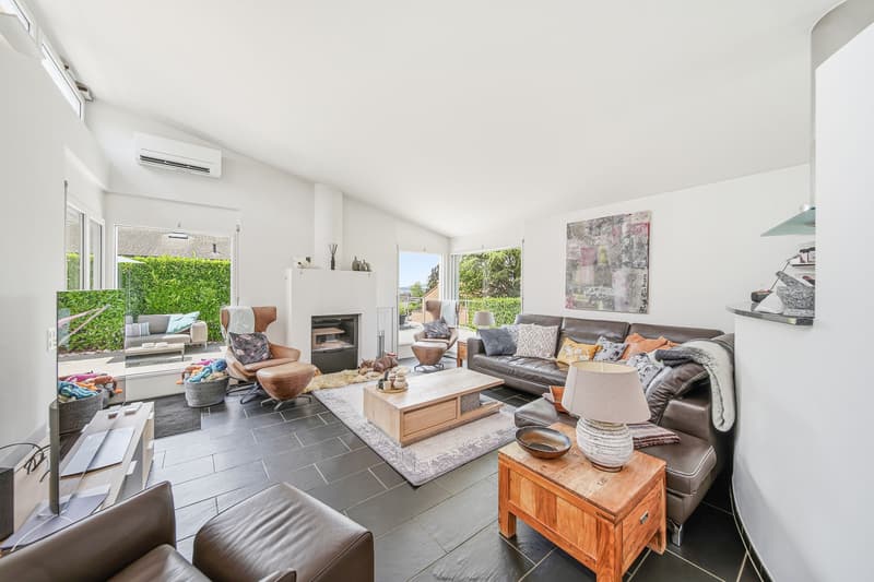 ERHOBEN MIT BLICK INS GRÜNE - GEDIEGENES 6.5 ZIMMER EINFAMILIENHAUS (2)