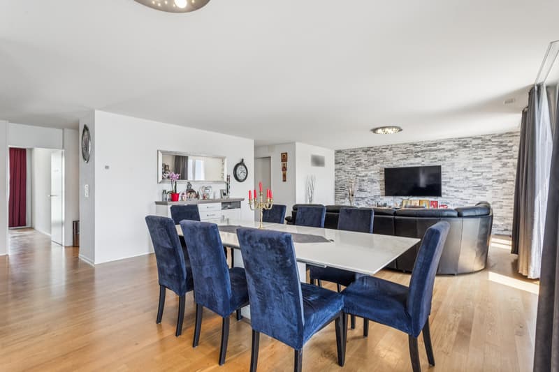STEUERGÜNSTIG UND EINLADEND - 4.5 ZIMMER EIGENTUMSWOHNUNG IN KERZERS (2)