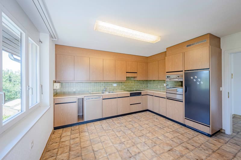 GROSSZÜGIGES 8.5 ZIMMER EINFAMILIENHAUS MIT POOL IN RUBIGEN (3)