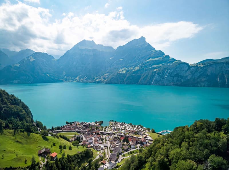 HOCH ÜBER DEM VIERWALDSTÄTTERSEE - 1'393 M² UMSCHWUNG (1)