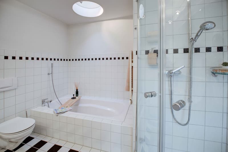 ERHOBEN MIT BLICK INS GRÜNE - GEDIEGENES 6.5 ZIMMER EINFAMILIENHAUS (6)