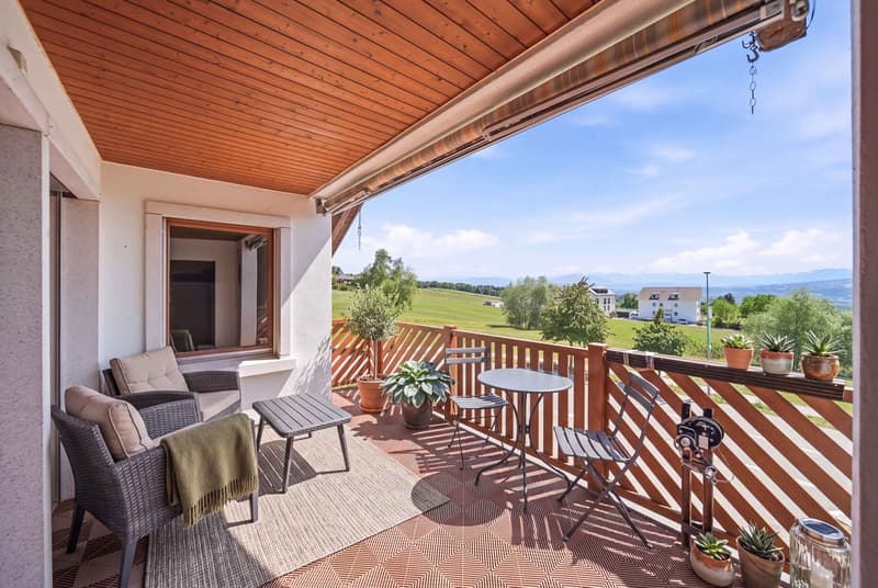 WOHNCHARME MIT WEITBLICK - 4.5 ZIMMER DACHWOHNUNG IN OBERWIL-LIELI (6)