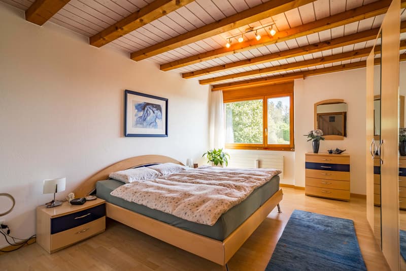 ÜBER DEN DÄCHERN VON GRENCHEN - MAISONETTE-DACHWOHNUNG MIT STADTSICHT (3)