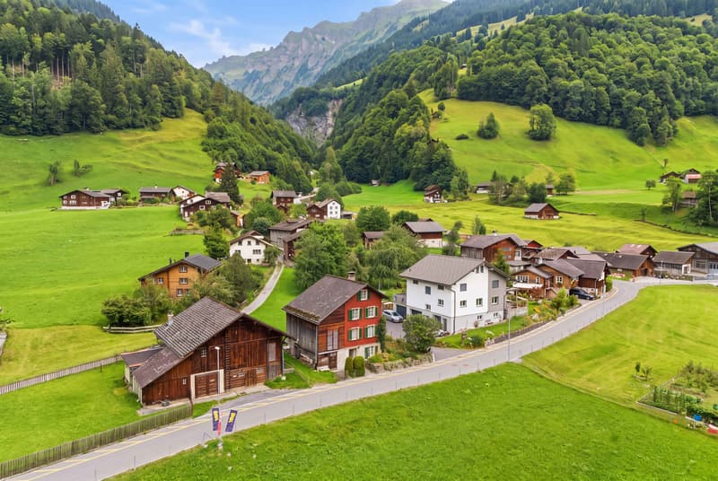 FREISTEHENDES 4 ZIMMER EINFAMILIENHAUS IN DER GLARNER BERGWELT (7)