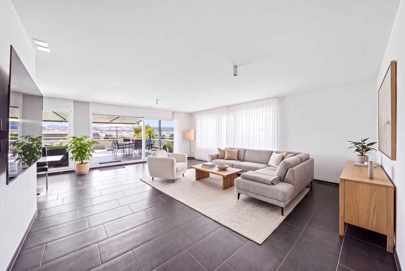 VERHÄLTNISSE WIE IN EINEM HAUS: 142 M² WOHNFLÄCHE, 80 M² TERRASSE UND GÄRTLI (2)
