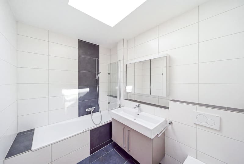 VERHÄLTNISSE WIE IN EINEM HAUS: 142 M² WOHNFLÄCHE, 80 M² TERRASSE UND GÄRTLI (6)