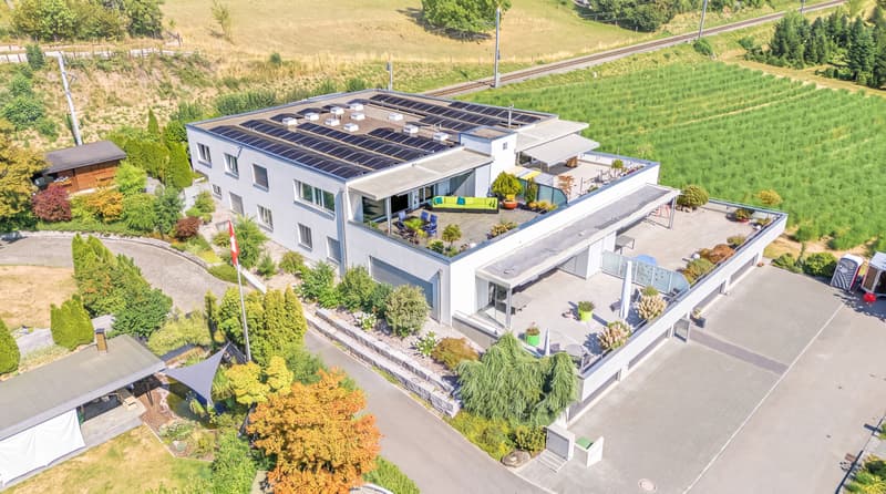 VERHÄLTNISSE WIE IN EINEM HAUS: 142 M² WOHNFLÄCHE, 80 M² TERRASSE UND GÄRTLI (7)
