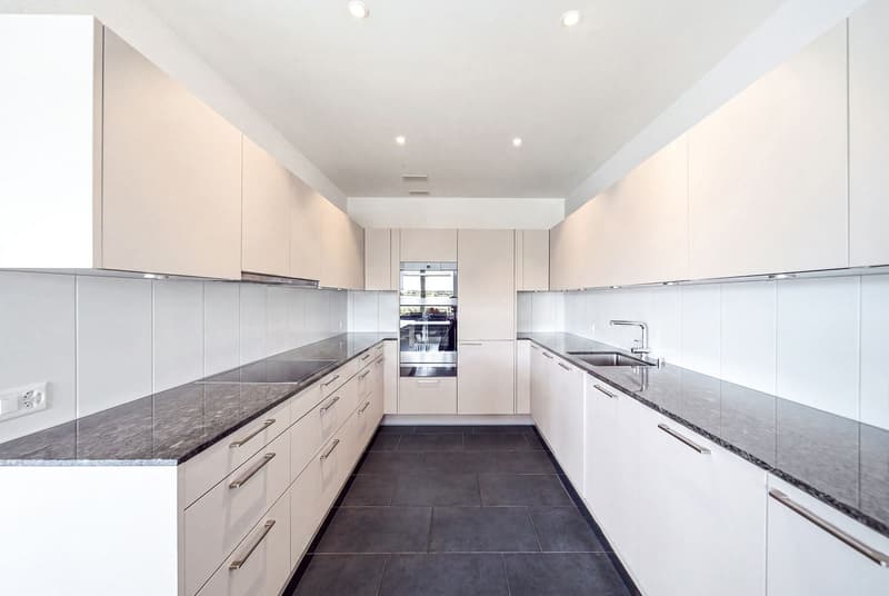 VERHÄLTNISSE WIE IN EINEM HAUS: 142 M² WOHNFLÄCHE, 80 M² TERRASSE UND GÄRTLI (4)