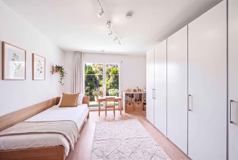 VERHÄLTNISSE WIE IN EINEM HAUS: 142 M² WOHNFLÄCHE, 80 M² TERRASSE UND GÄRTLI (5)