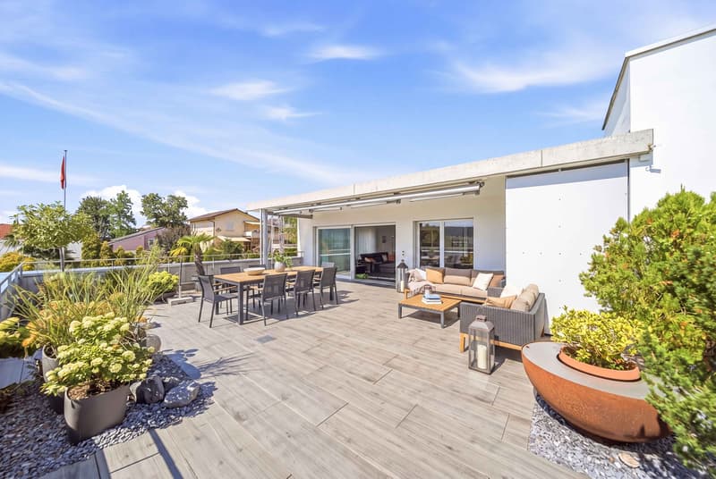 VERHÄLTNISSE WIE IN EINEM HAUS: 142 M² WOHNFLÄCHE, 80 M² TERRASSE UND GÄRTLI (1)