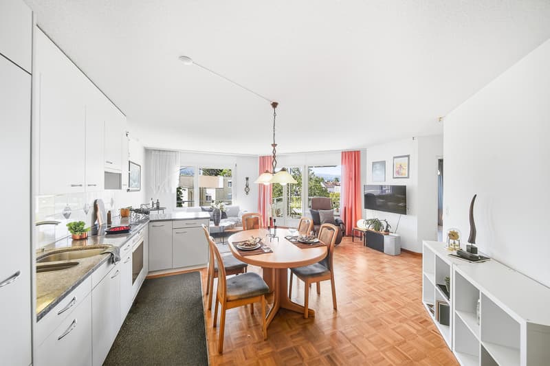 HELLES ZUHAUSE MIT BALKON IN DÜBENDORF (1)