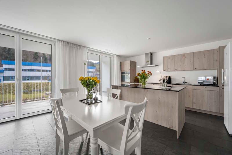 MODERNE MINERGIE-WOHNUNG MITTEN IM LEBEN (2)