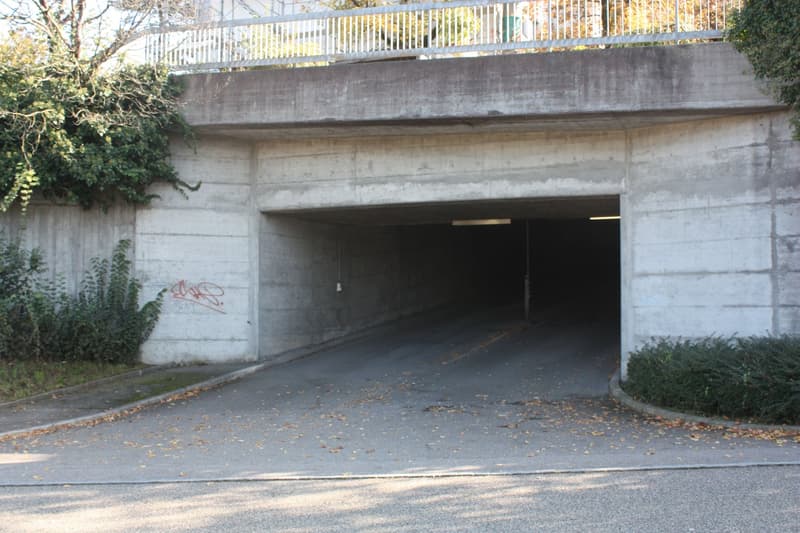 Einstellhallenplatz (1)