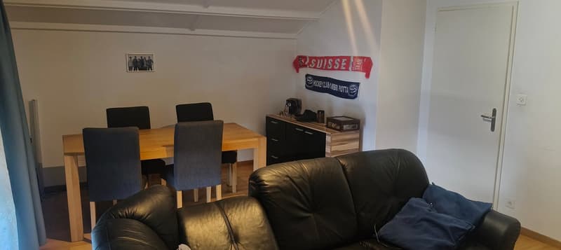 Charmante 2-Zimmer-Dachwohnung mit Balkon in Stansstad (6)