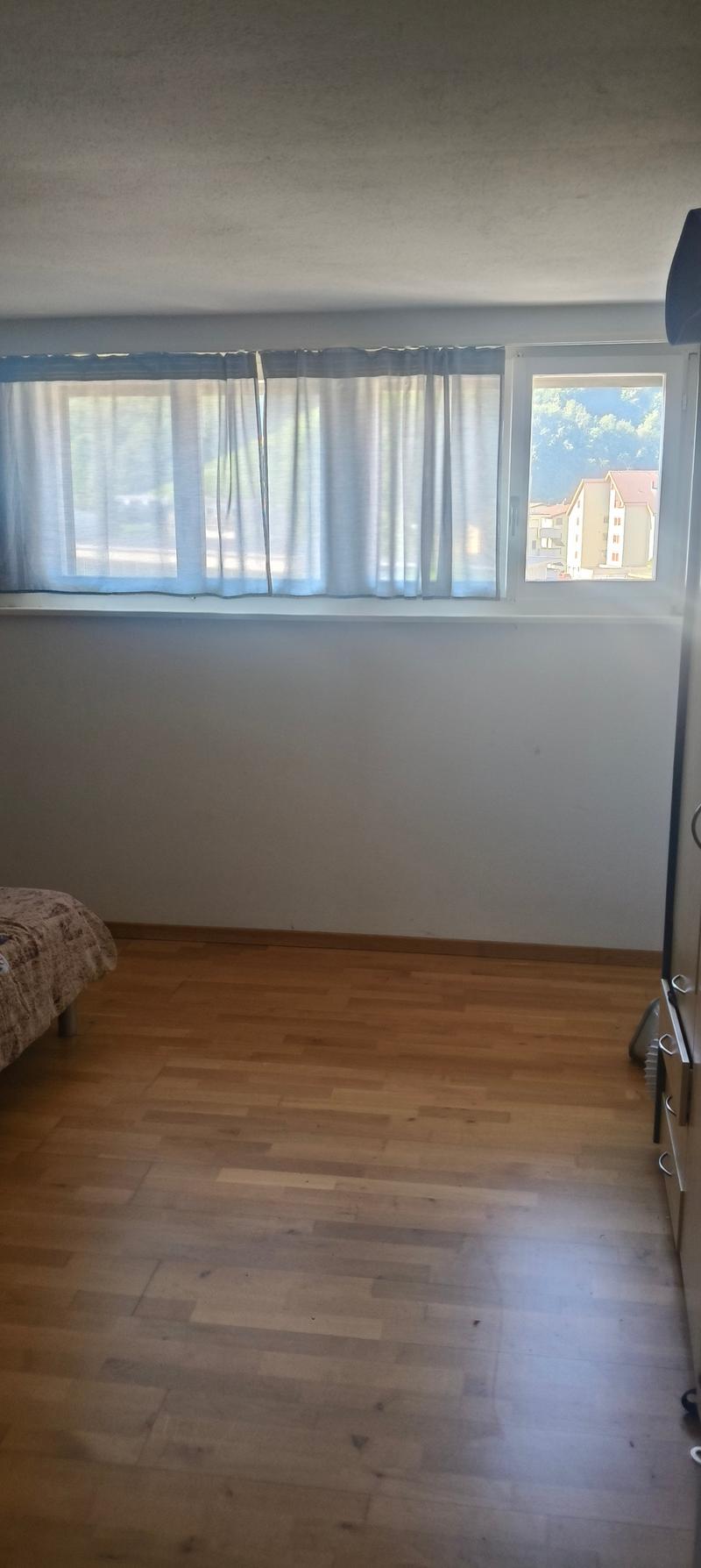 Charmante 2-Zimmer-Dachwohnung mit Balkon in Stansstad (2)