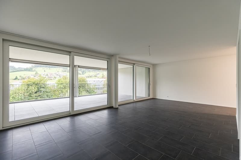 123-11-0503-Wohnbereich_mit_Balkon-1.jpg