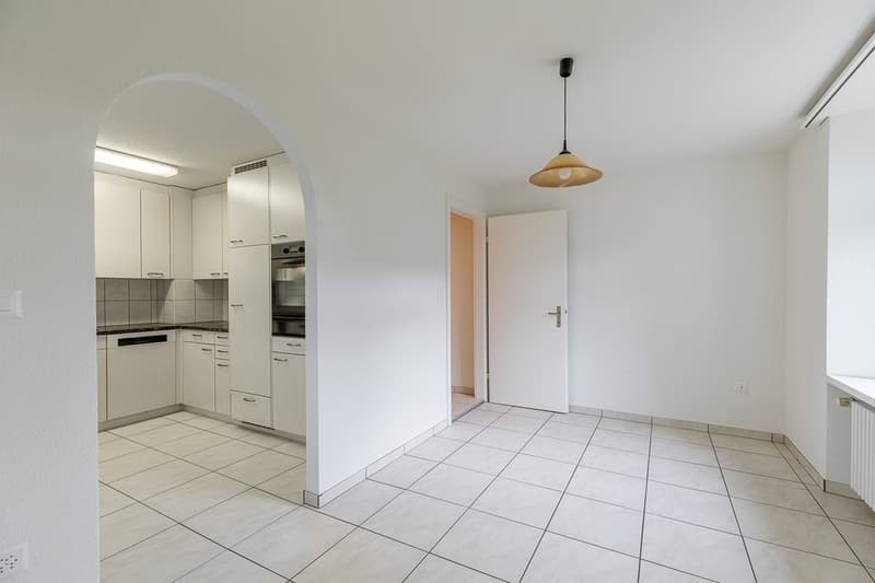 113.04.0101_4.5-ZWG-Hochparterre_R5E_6412-Zimmer_zu_Balkon_inkl._Kue.jpg