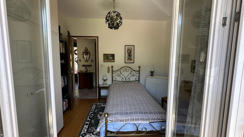 Casa bifamiliare con giardino (6)