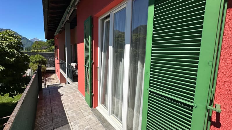 Casa bifamiliare con giardino (13)