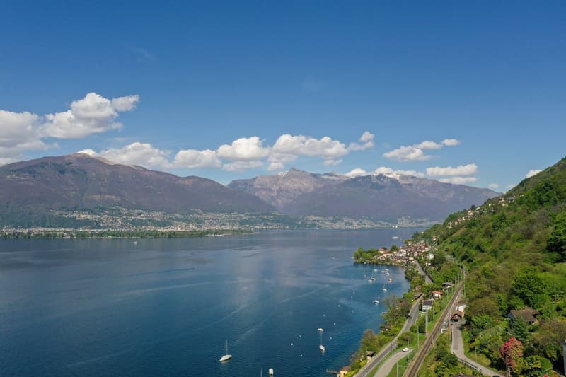 Casa Unifamiliare con vista lago e terreno edificabile (8)