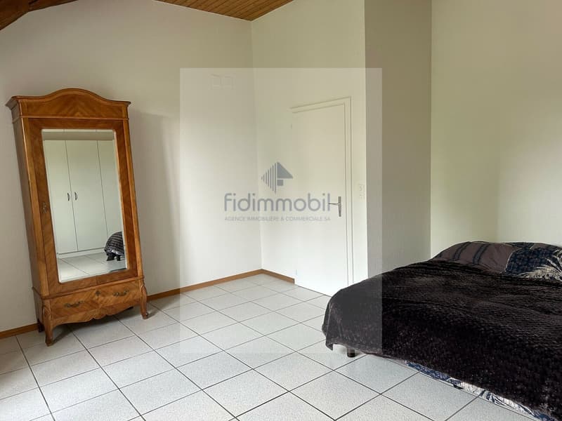 BEL APPARTEMENT PARTIELLEMENT RÉNOVÉ DANS DEMEURE VILLAGEOISE (8)
