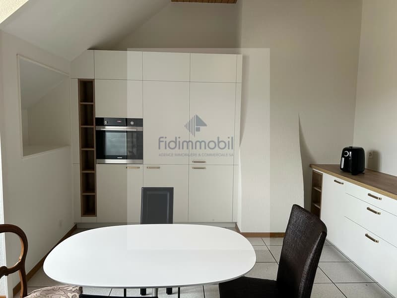 BEL APPARTEMENT PARTIELLEMENT RÉNOVÉ DANS DEMEURE VILLAGEOISE (3)
