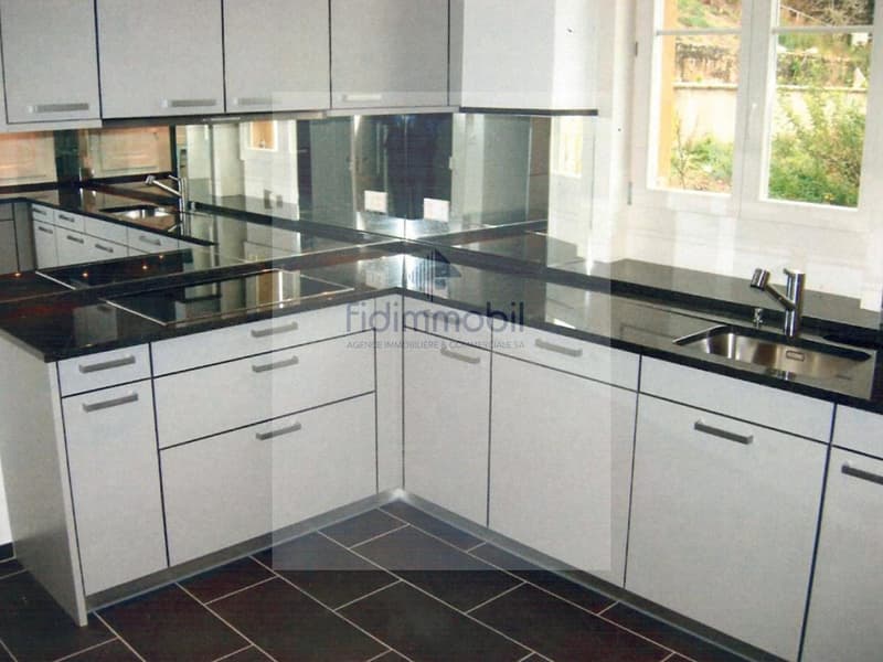 Dans maison de maître début XXème, bel appartement avec cachet. (8)
