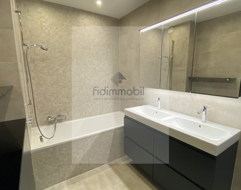 APPARTEMENT ENTIEREMENT RENOVE AVEC VUE IMPRENABLE SUR LE LAC (8)