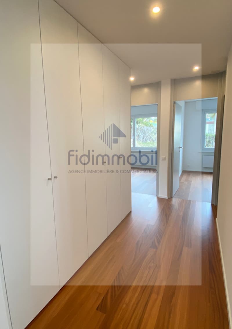 APPARTEMENT ENTIEREMENT RENOVE AVEC VUE IMPRENABLE SUR LE LAC (5)